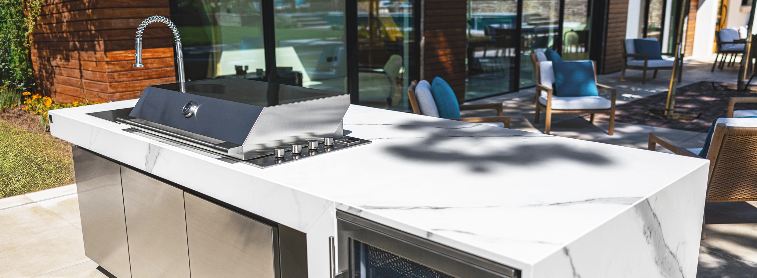 cocina exterior con barra bar